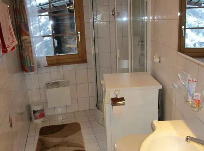 ベッド・アンド・ブレックファスト Postman8 - *