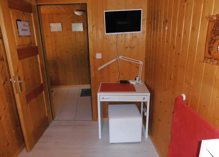 ベッド・アンド・ブレックファスト Postman8 - *