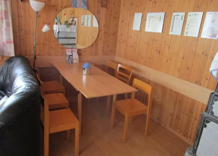 ベッド・アンド・ブレックファスト Postman8 - *