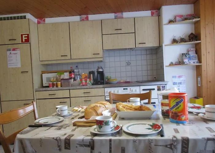 ベッド・アンド・ブレックファスト Postman8 - *